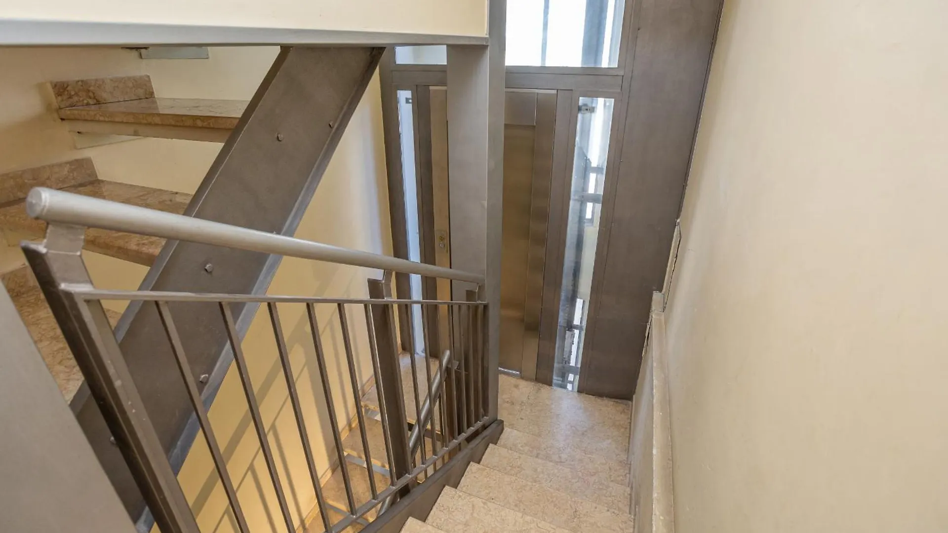 Апартаменты Chic Spanish Steps Retreat Рим