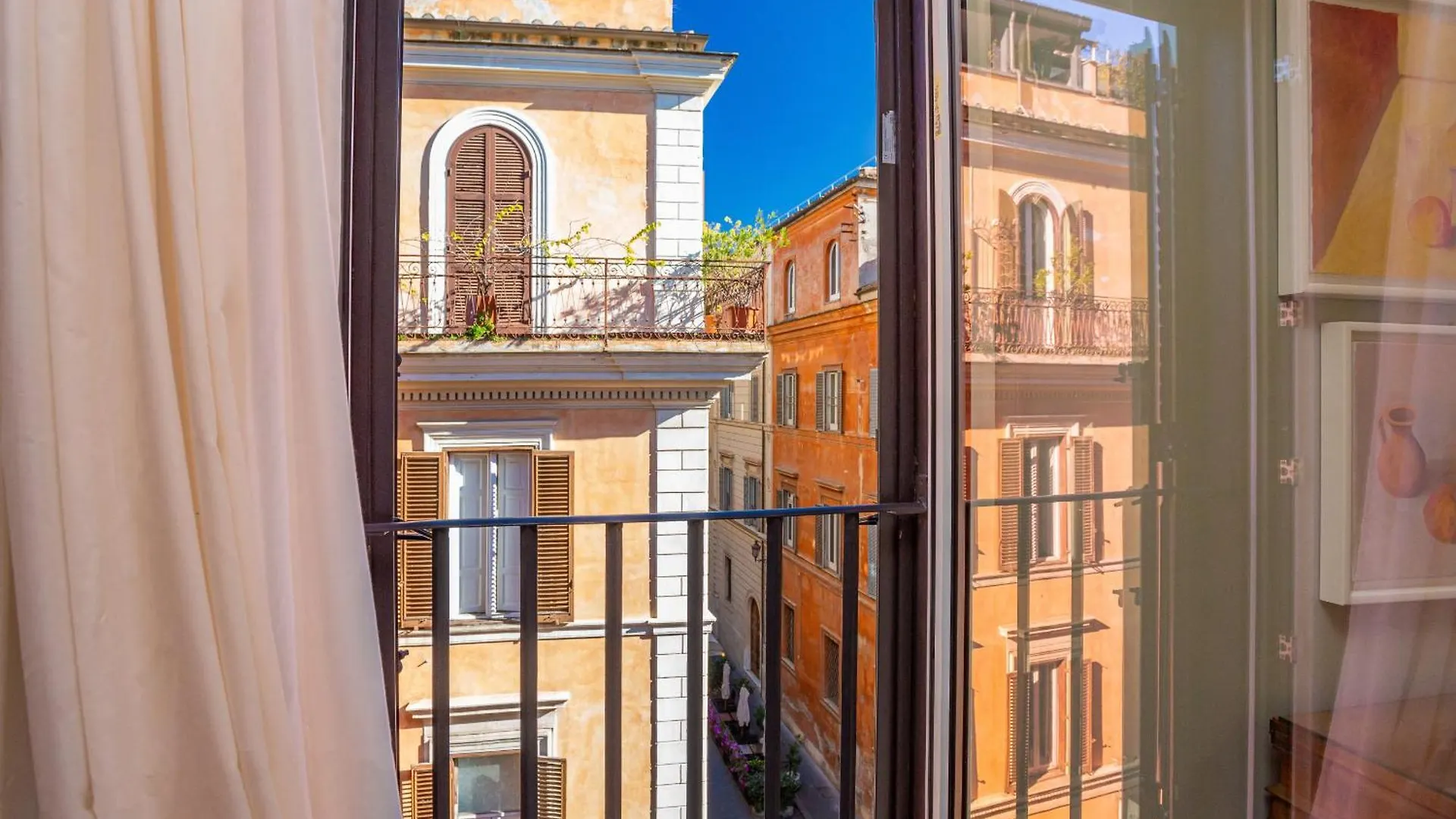 Chic Spanish Steps Retreat Рим Италия