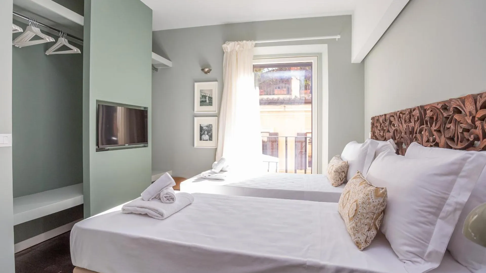 Chic Spanish Steps Retreat Рим 0*,