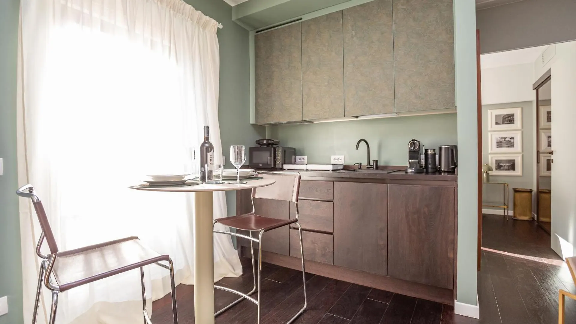Chic Spanish Steps Retreat Рим Италия