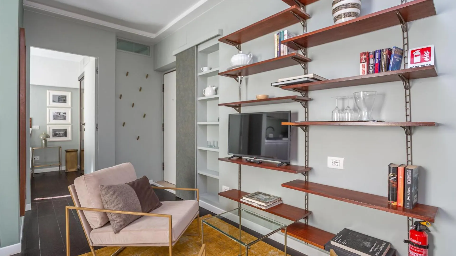 Апартаменты Chic Spanish Steps Retreat Рим