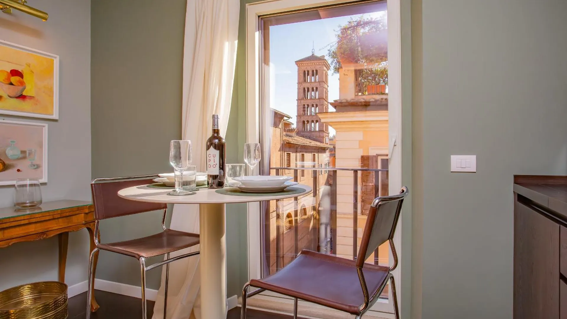 Chic Spanish Steps Retreat Рим