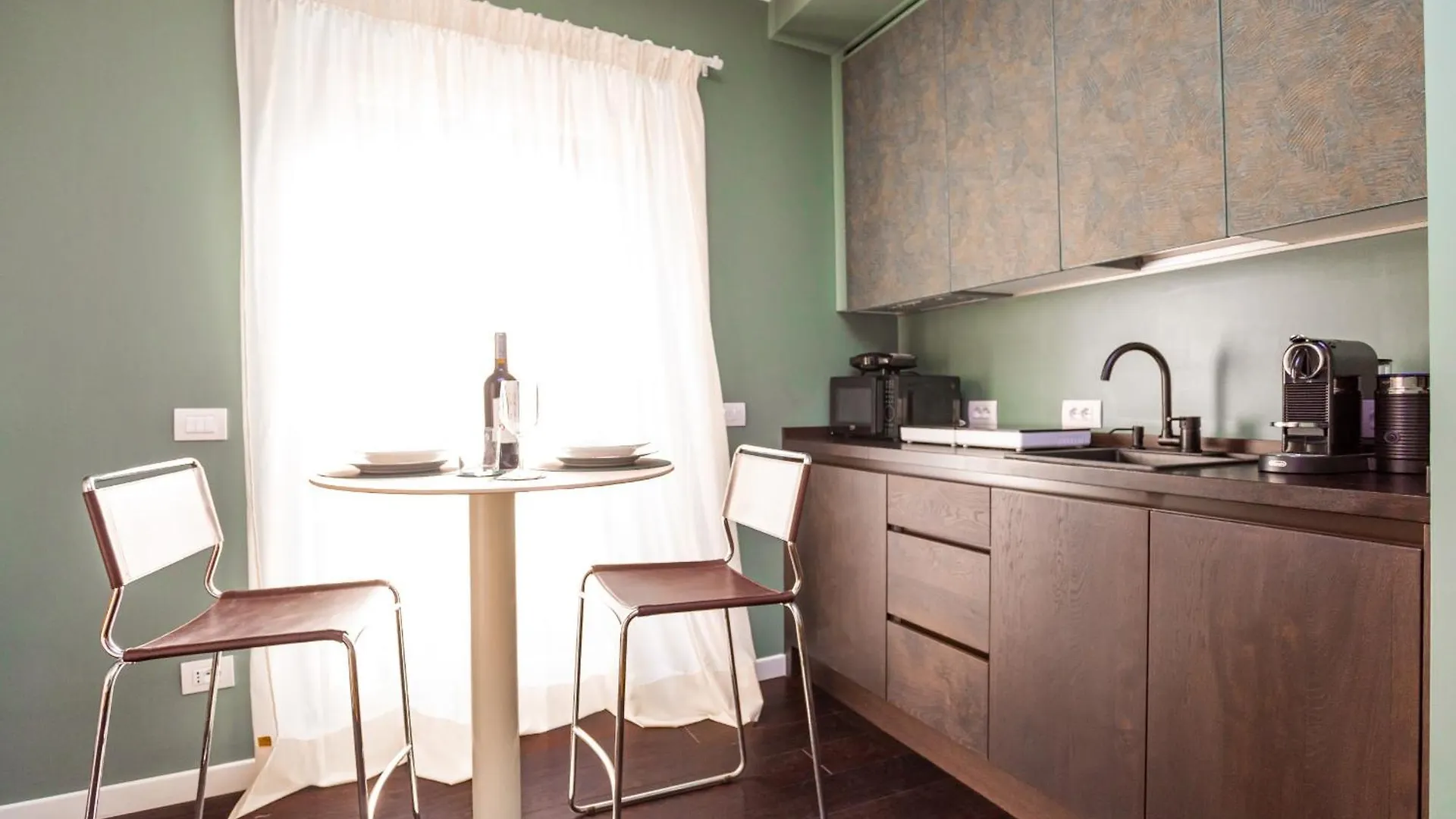 Chic Spanish Steps Retreat Rome Appartement